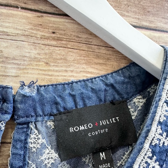 Romeo & Juliet Couture Dress Women’s Size Medium Blue Chambray Embroidered Mini - Picture 4 of 9